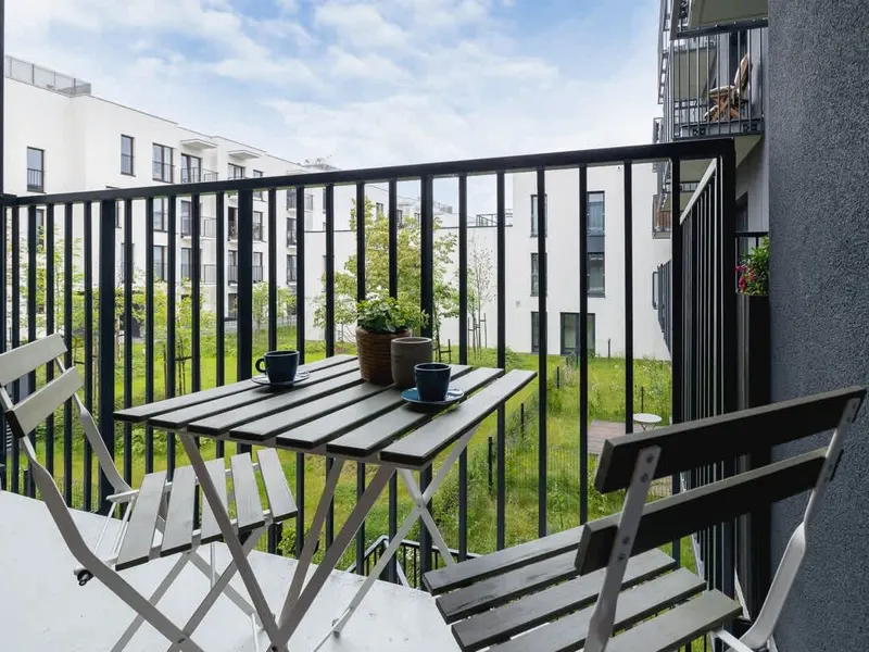 Stylish Apartment with Balcony | Air Conditioning, Workspace – photo 3