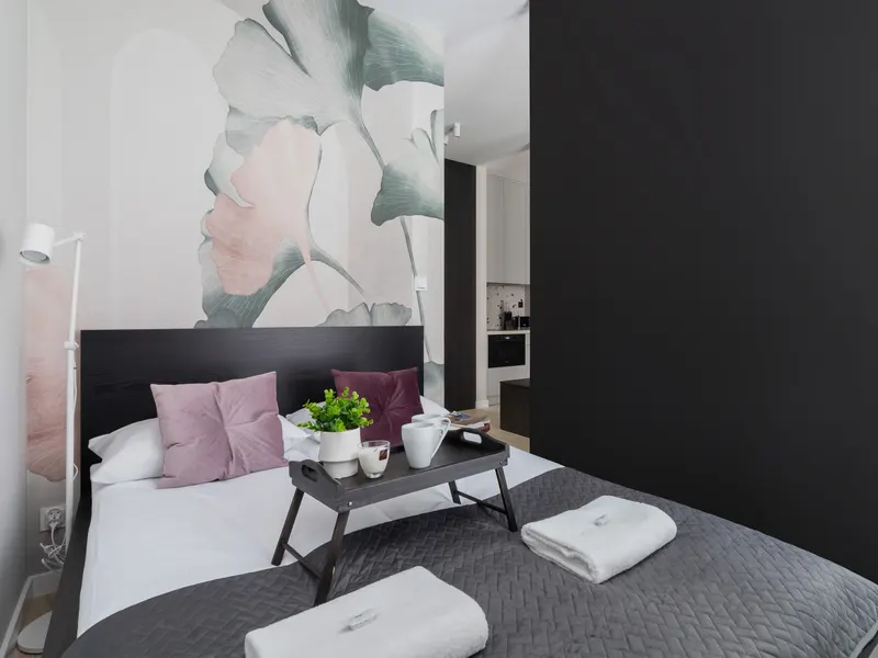 A Stylish Studio Flat with a Balcony | A Dedicated Workspace – photo 2