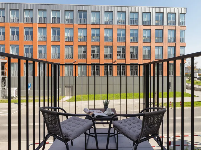 A Stylish Studio Flat with a Balcony | A Dedicated Workspace – photo 3