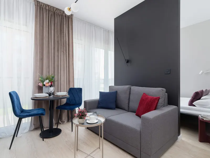 A Stylish Studio Flat with a Balcony | A Dedicated Workspace – photo 1