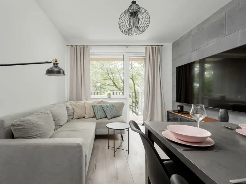 Stilvolle Wohnung mit 2 Schlafzimmern | Balkon und Parkplatz – Foto 1