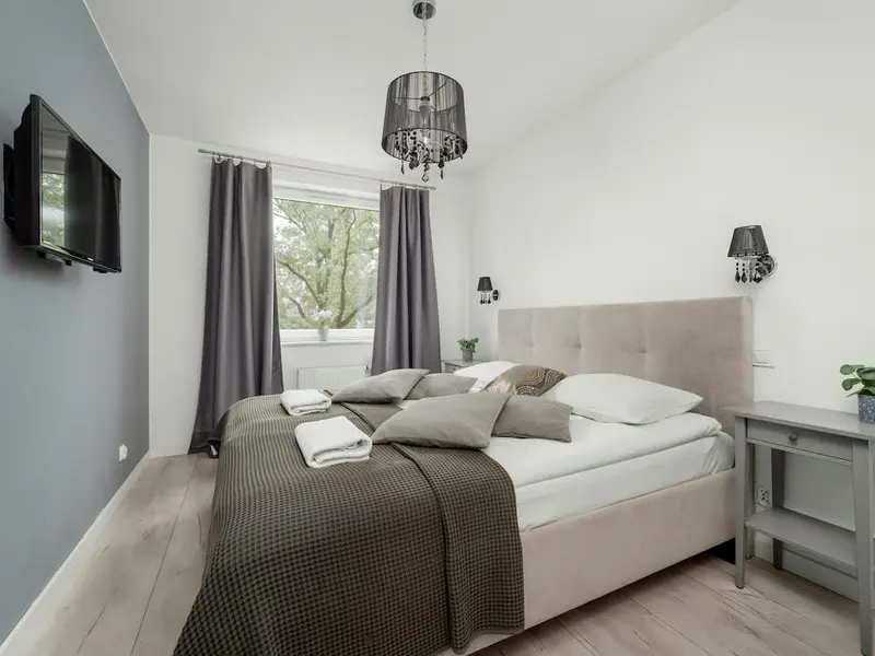 Stilvolle Wohnung mit 2 Schlafzimmern | Balkon und Parkplatz – Foto 2