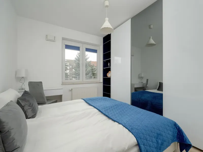 Przestronny Apartament we Wrocławiu | Balkon i Miejsce do Pracy – zdjęcie 1