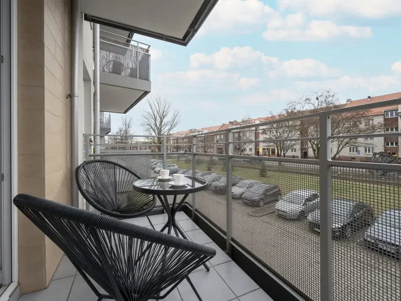 Przestronny Apartament we Wrocławiu | Balkon i Miejsce do Pracy – zdjęcie 3