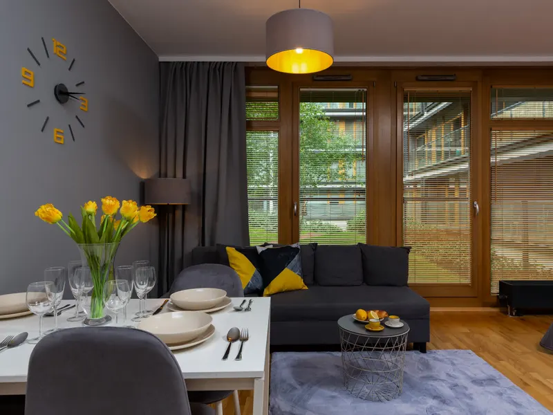Klimatyczne Studio w Warszawie | Balkon i Parking Podziemny – zdjęcie 1