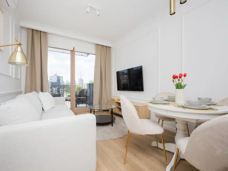 Sunny Apartment | Parking, Balcony and Workspace – photo 1