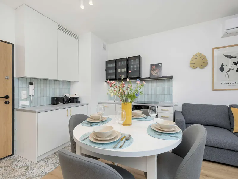 Geschmackvolle Wohnung in Wola | Balkon und Parkplatz – Foto 3