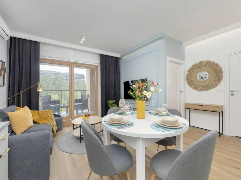 Geschmackvolle Wohnung in Wola | Balkon und Parkplatz – Foto 1