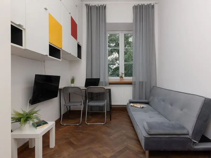 Funktionelles Studio in Praga | Nähe der Metro | Schreibtisch – Foto 1