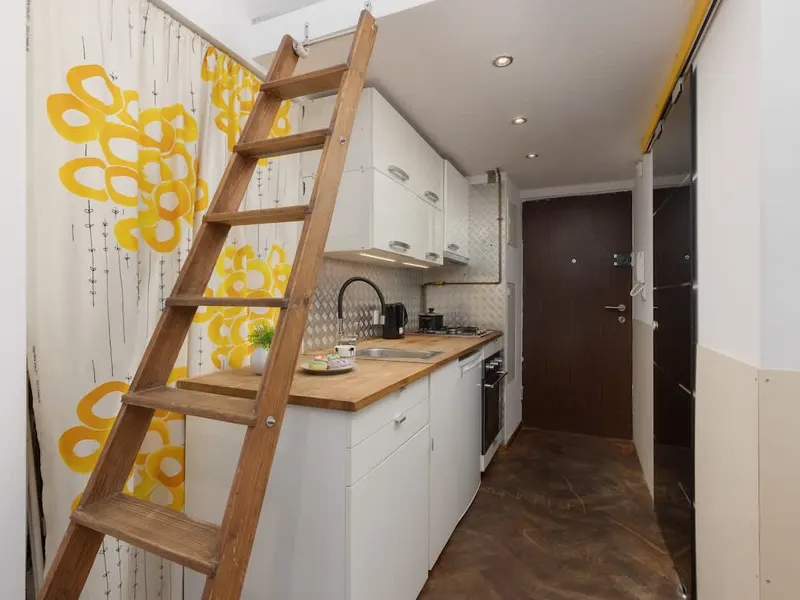 Funktionelles Studio in Praga | Nähe der Metro | Schreibtisch – Foto 2