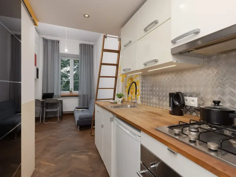 Funktionelles Studio in Praga | Nähe der Metro | Schreibtisch – Foto 3