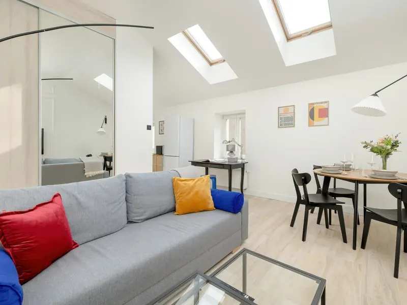 Elegancki Apartament | Blisko Starego Miasta, Miejsce do Pracy – zdjęcie 1
