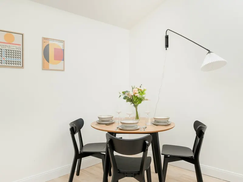 Elegancki Apartament | Blisko Starego Miasta, Miejsce do Pracy – zdjęcie 4