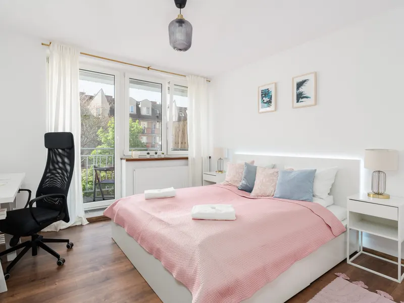 Stylish Apartment with Balcony | Parking, Workspace – photo 2