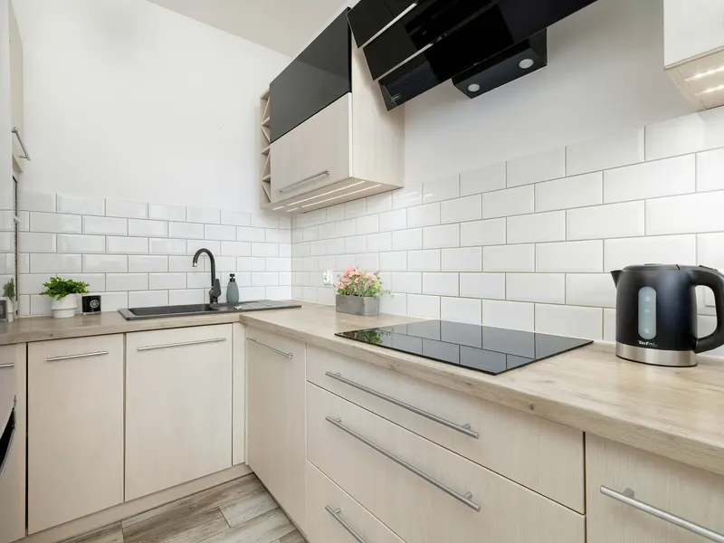 Air-conditioned Apartment | Balcony, Parking and Workspace – photo 3