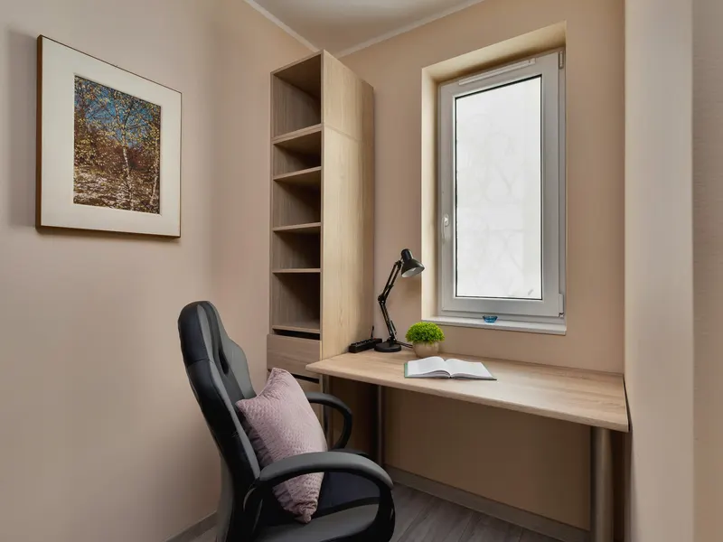 Słoneczny Apartament | Balkon i Miejsce do Pracy – zdjęcie 4