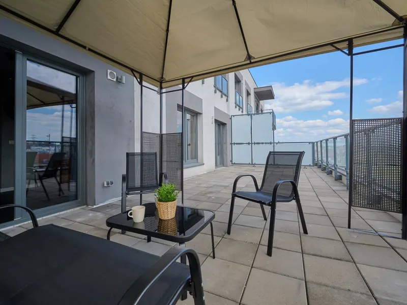 Loftowy Apartament | Duży taras z widokiem na miasto – zdjęcie 3