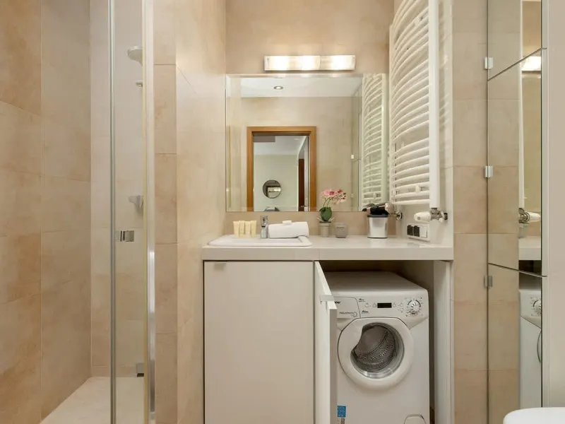 Bright Apartment in the Center | Balcony and View of the City – photo 5