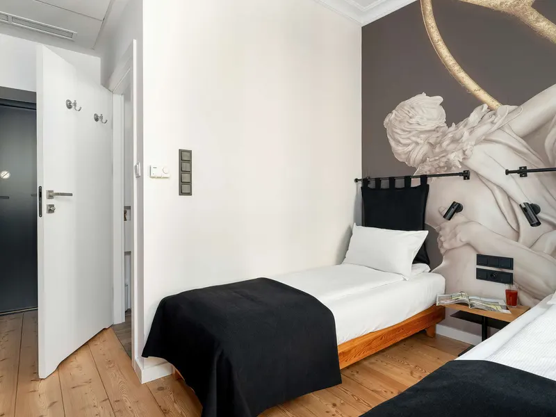 Air-conditioned Apartment | At the Old Market | Place to Work – photo 4