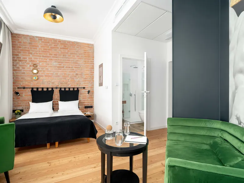 Stylish Studio with Air Conditioning | Old Market | Workspace – photo 3