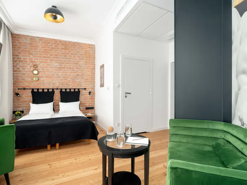 Stylish Studio with Air Conditioning | Old Market | Workspace – photo 5