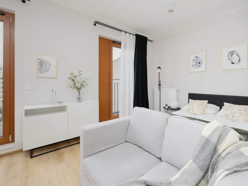 Bright Studio with a Balcony | Close to the Center of Warsaw – photo 1