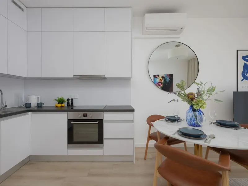 Stylowy Apartament z Balkonem | Klimatyzacja | Blisko Metra – zdjęcie 3