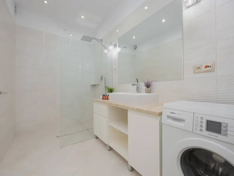 Przestronny Apartament z Balkonem | Garaż | Blisko Pałacu – zdjęcie 4