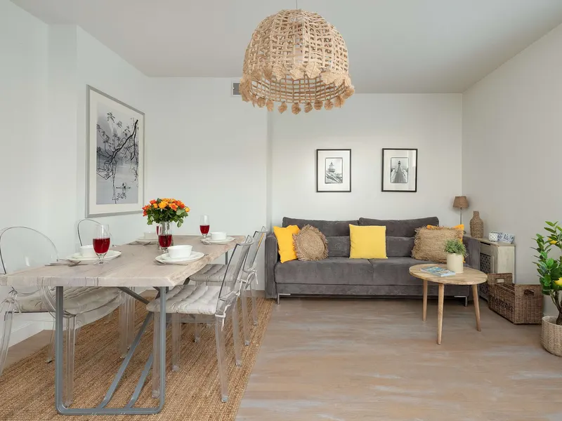 Komfortowy Apartament | Balkon, Parking, Blisko Plaży – zdjęcie 1