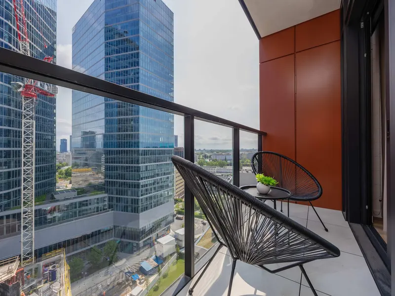 Elegantes Apartment mit Aussicht | Parkplatz, Klimaanlage, Wola – Foto 4