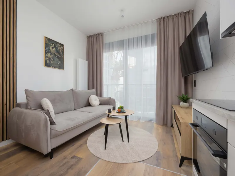 Elegantes Apartment mit Aussicht | Parkplatz, Klimaanlage, Wola – Foto 2