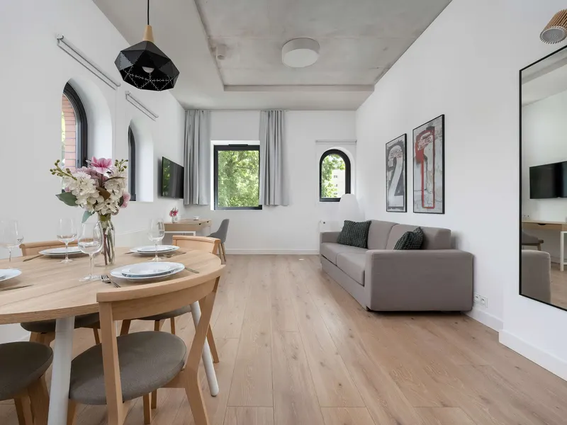 Przestronny Apartament w Centrum | Parking | Klimatyzacja | Biurko – zdjęcie 1