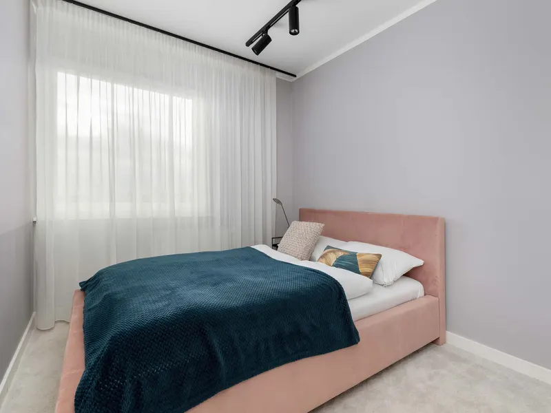 Elegant Apartment with a View | Balcony and Workspace – photo 3