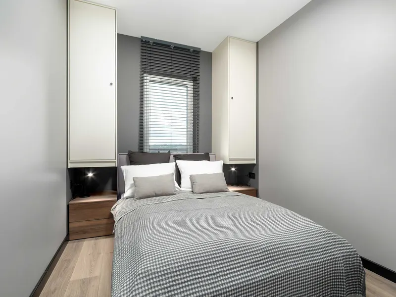 Przestronny Apartament z Balkonem | Parking, Widok na Jezioro – zdjęcie 3