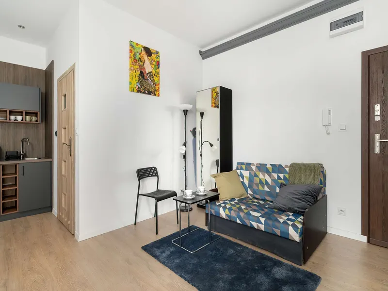 Compact Apartment with Balcony | Close to Old Market Square – photo 2