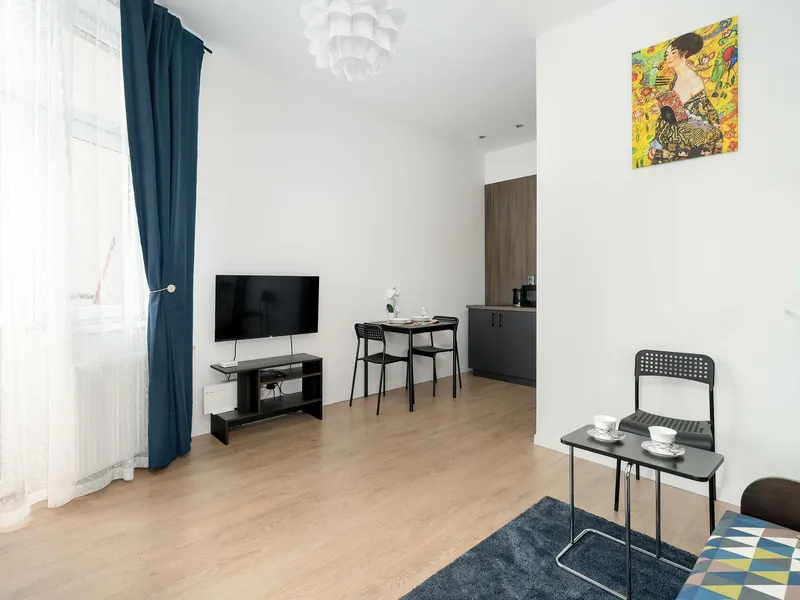 Compact Apartment with Balcony | Close to Old Market Square – photo 5