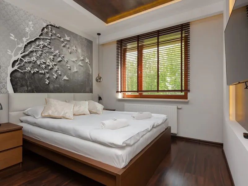 Spacious Apartment with a Balcony | Close to the Airport – photo 1