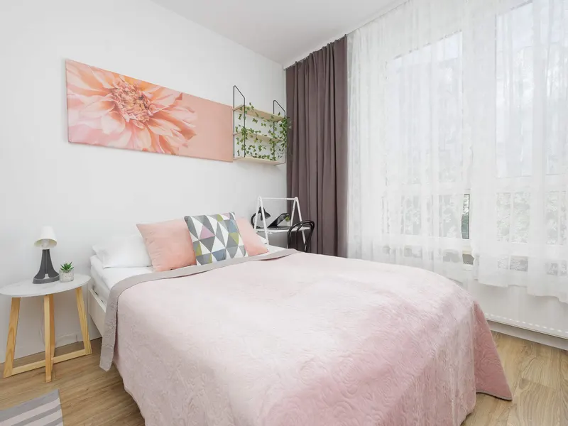 Modern Apartment | Parking, Balcony, close to Airport – photo 2