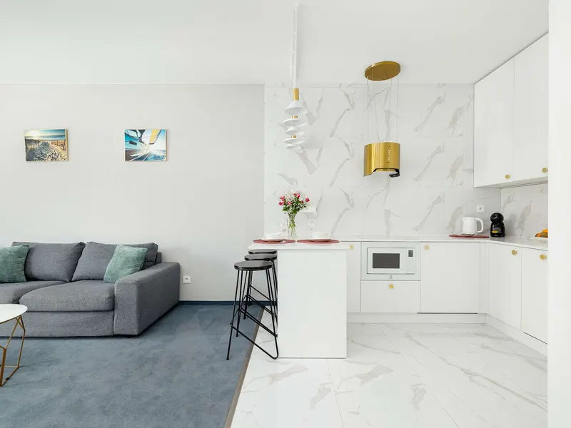Elegant Apartment | Sea View, Pool and Parking – photo 1