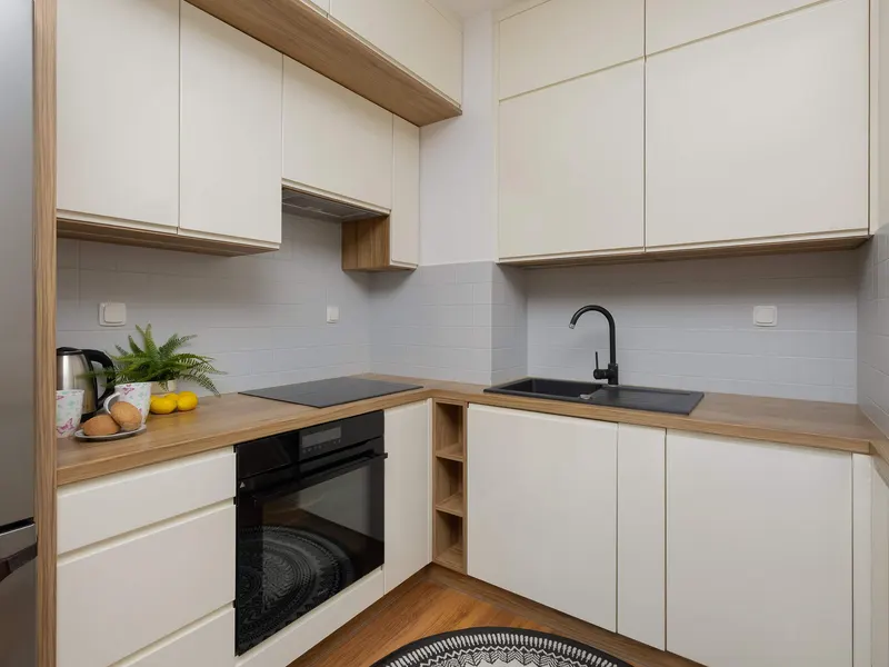 Klimatyzowany Apartament | Balkon i Miejsce do Pracy – zdjęcie 3