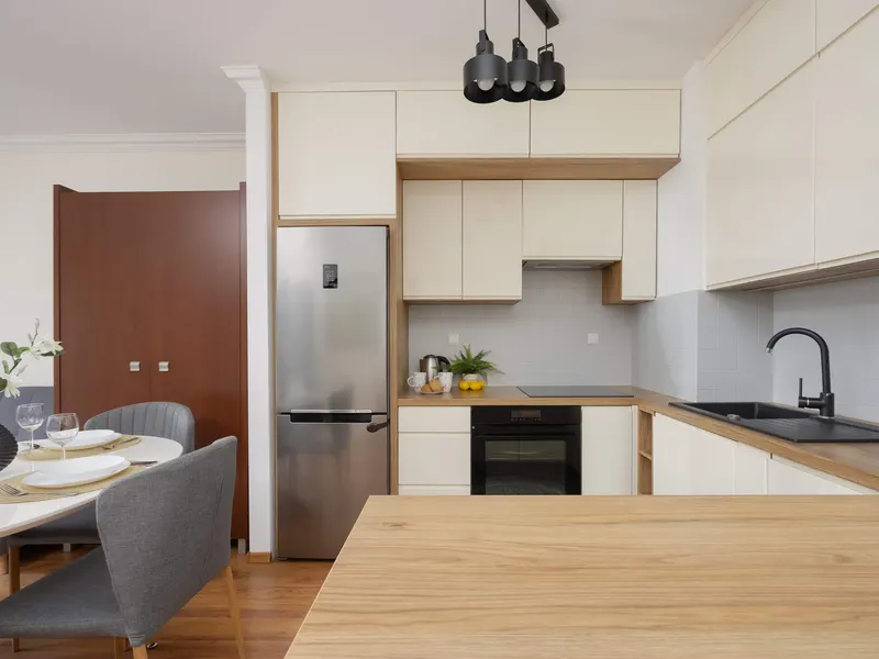 Klimatyzowany Apartament | Balkon i Miejsce do Pracy – zdjęcie 5