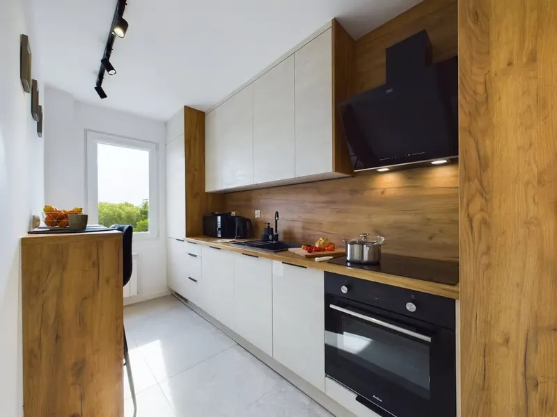 Stilvolle Wohnung | 3 Schlafzimmer, Parkplatz, Balkon – Foto 3