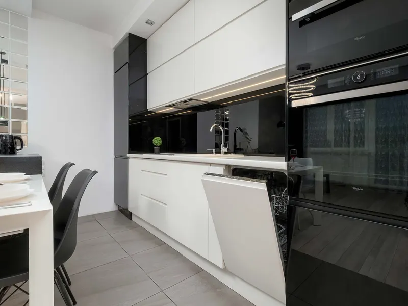 Elegant Apartment in the Center | Balcony, Garage – photo 3