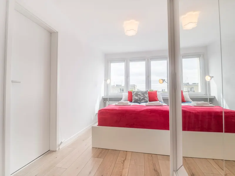 Przestronny Apartament we Wrocławiu | Balkon i Miejsce do Pracy – zdjęcie 5