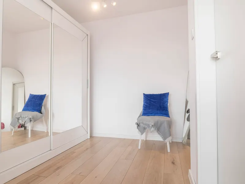 Przestronny Apartament we Wrocławiu | Balkon i Miejsce do Pracy – zdjęcie 2