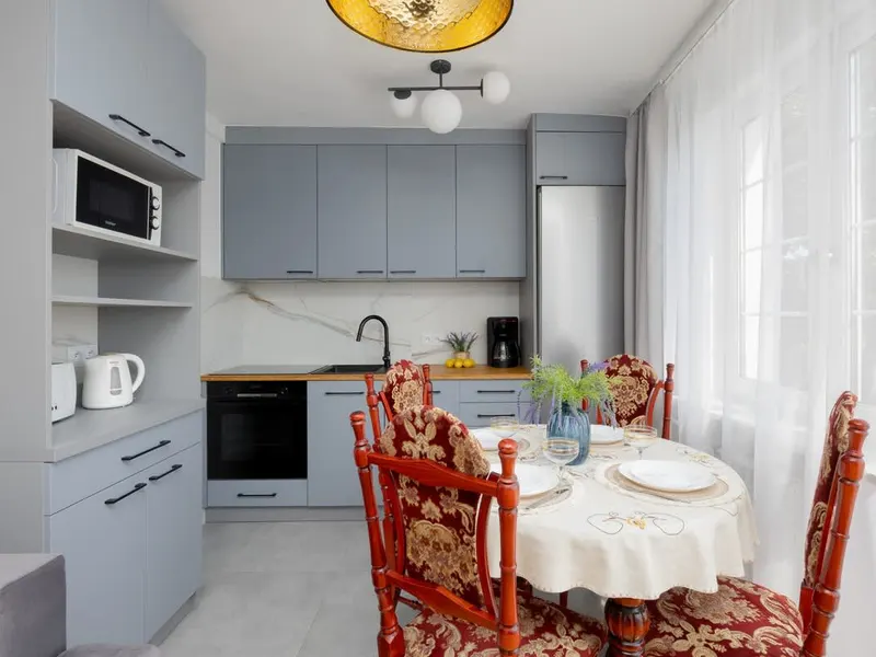 Komfortowy Apartament z 2 Sypialniami | Balkon i Miejsce do Pracy – zdjęcie 3