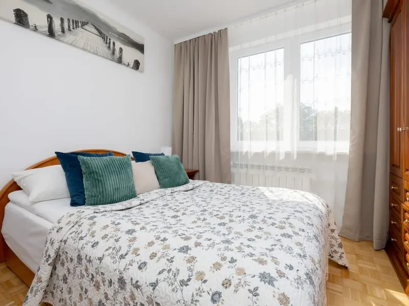 Komfortowy Apartament z 2 Sypialniami | Balkon i Miejsce do Pracy – zdjęcie 2