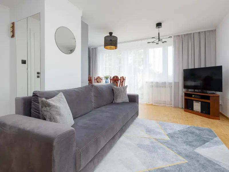 Komfortowy Apartament z 2 Sypialniami | Balkon i Miejsce do Pracy – zdjęcie 1