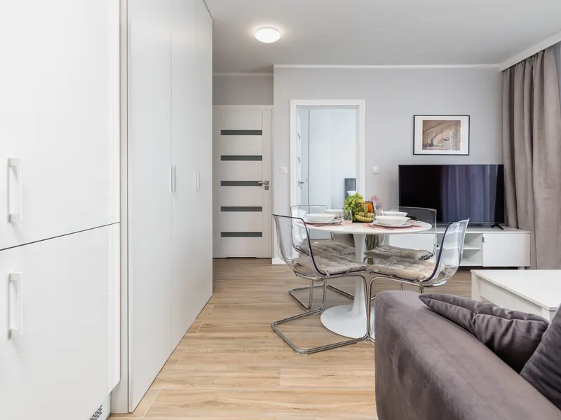 Seaside Apartment with Balcony | Sauna, Gym, Parking – photo 5
