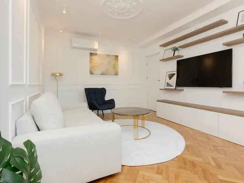 Stylowy Apartament z Balkonem | Parking, Blisko Stadionu – zdjęcie 1